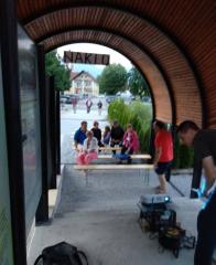 prihod prvih gledalcev